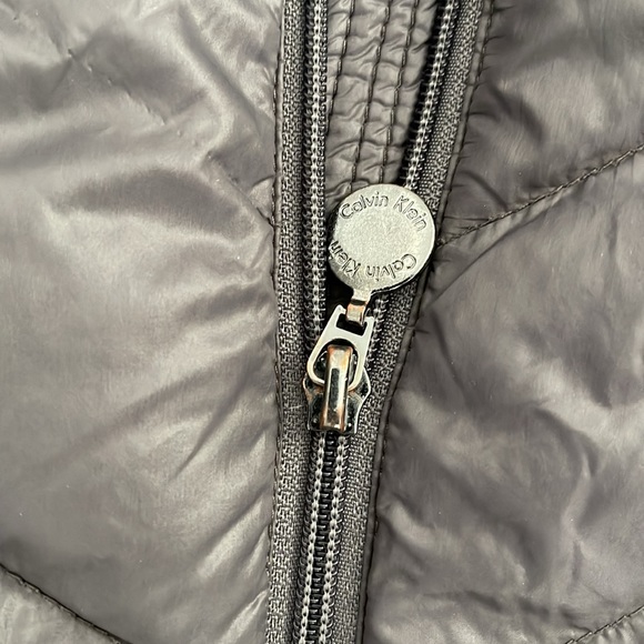 CALVIN KLEIN DOWN FEATHERED HOODED BUBBLE JACKET - Picture 6 of 6